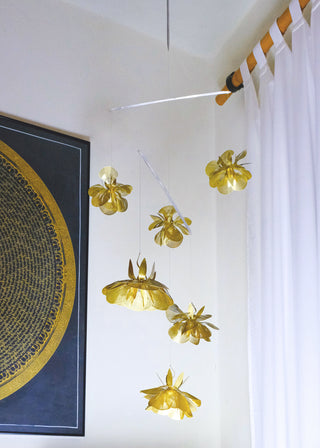 Flower Hanging Mobile – 6-Part Brass Kinetic Sculpture for Elegant Interiors