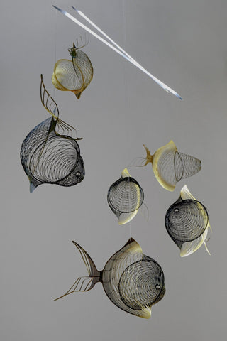 Fish hanging mobile with 6 parts brass and black from bottom