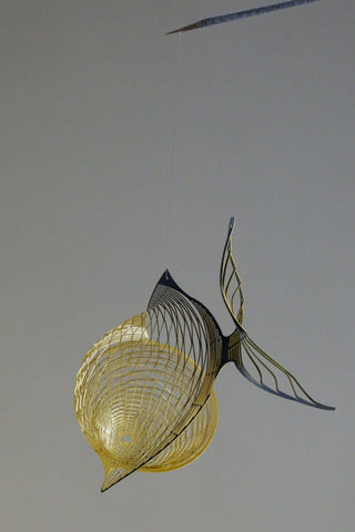 Fish hanging mobile with 6 parts brass and black details